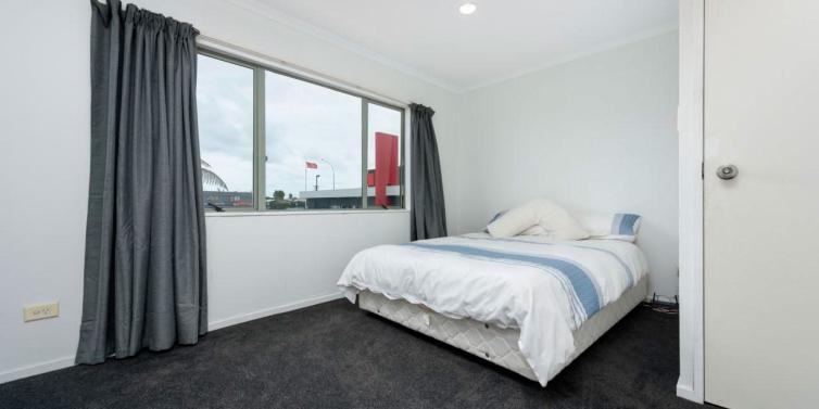 ESL Languages residence MMLC Mount Maunganui
