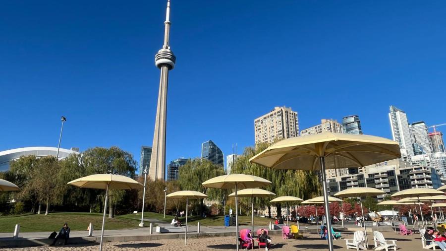 Toronto Summer Programme 14-17 School Gallery ESL Languages English CN Tower