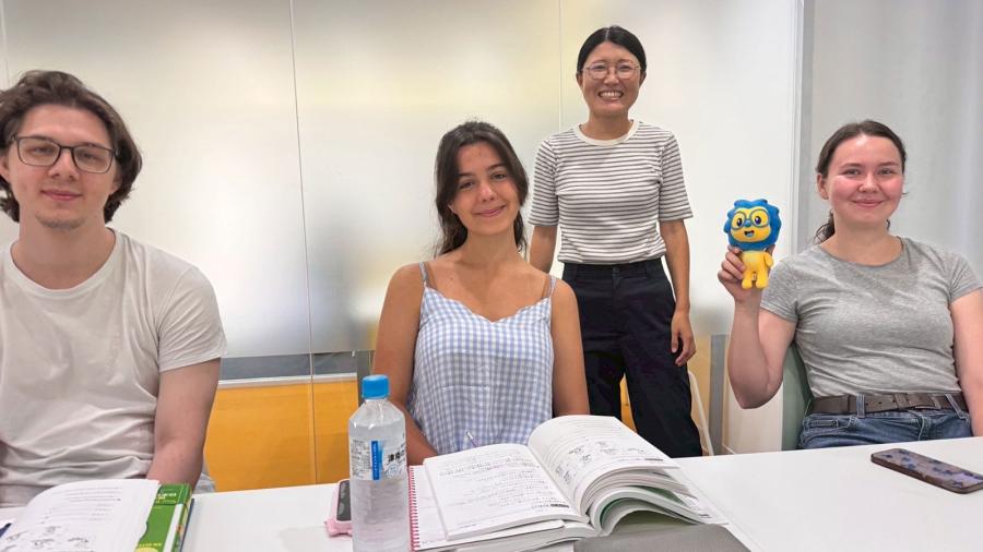 ESL Languages LTL Tokyo classroom